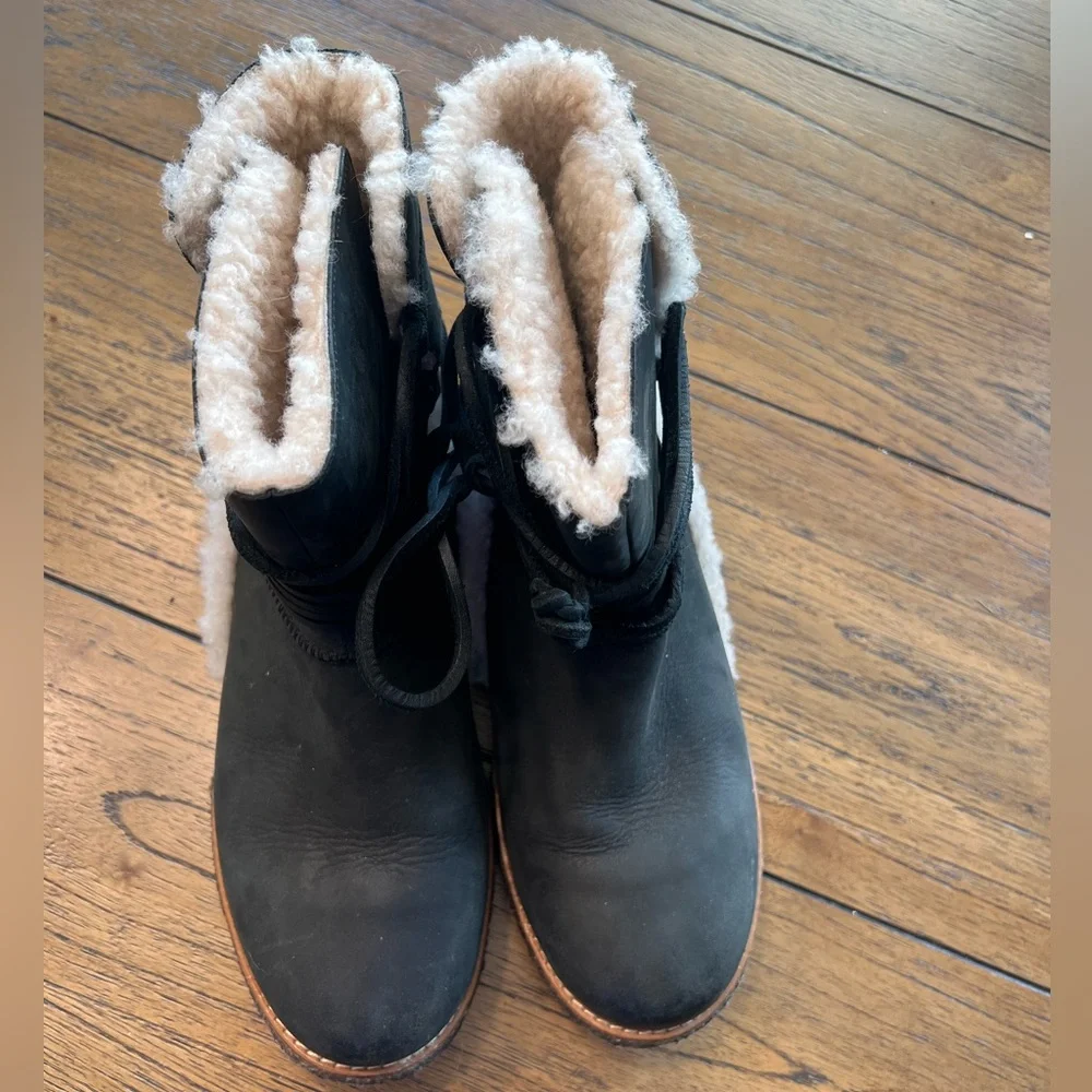 UGG Women’s Size 8 Luisa Water Resistant Black Leather Shearling Boots #1012545 - Picture 6 of 8